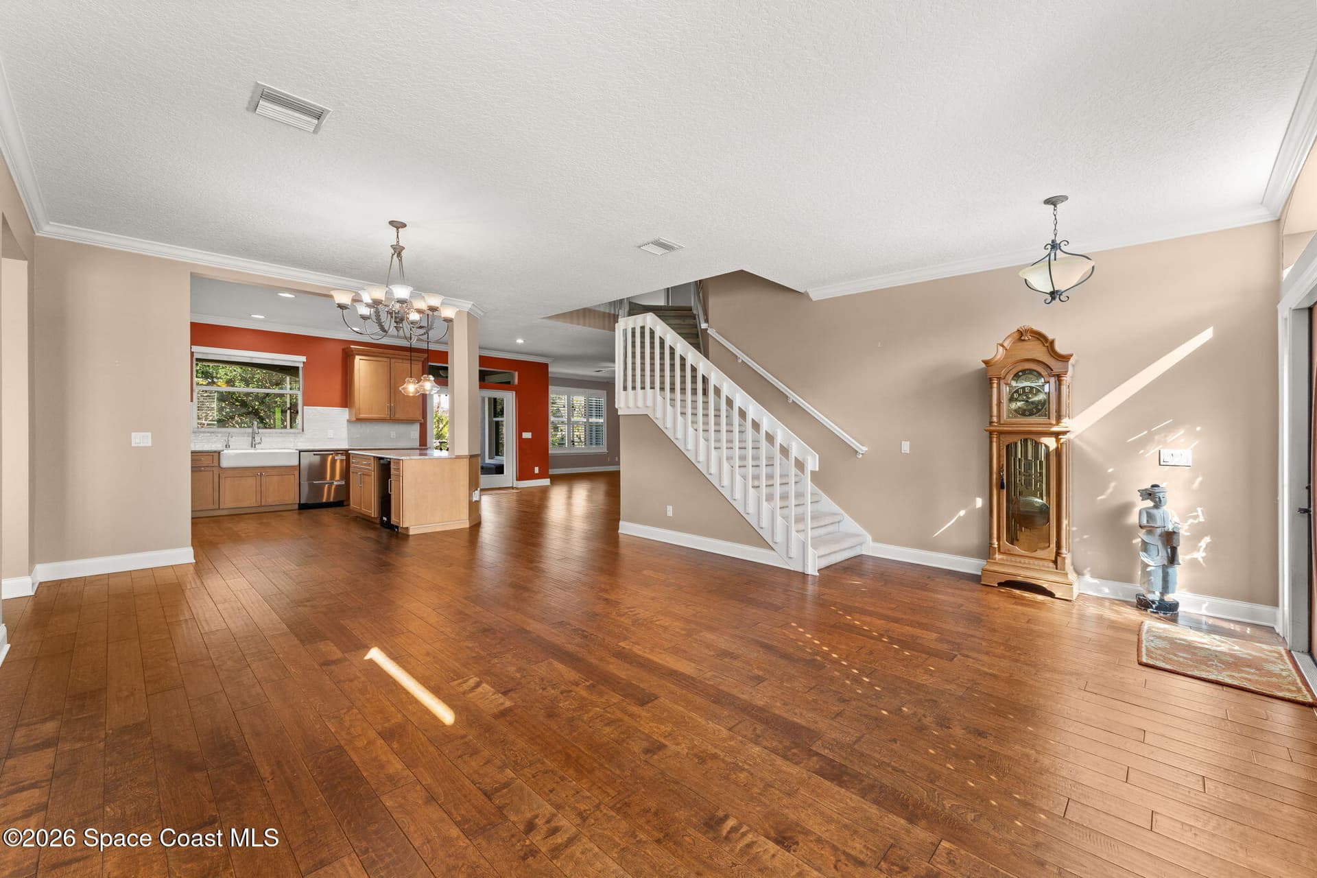 889 Woodbine Drive photo 5