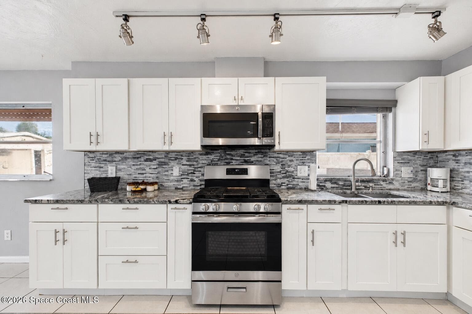 1570 Bream Street photo 14