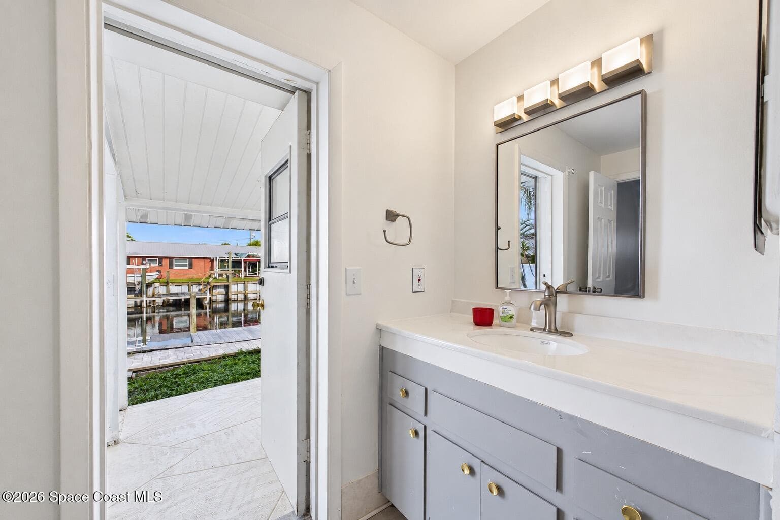 1570 Bream Street photo 25