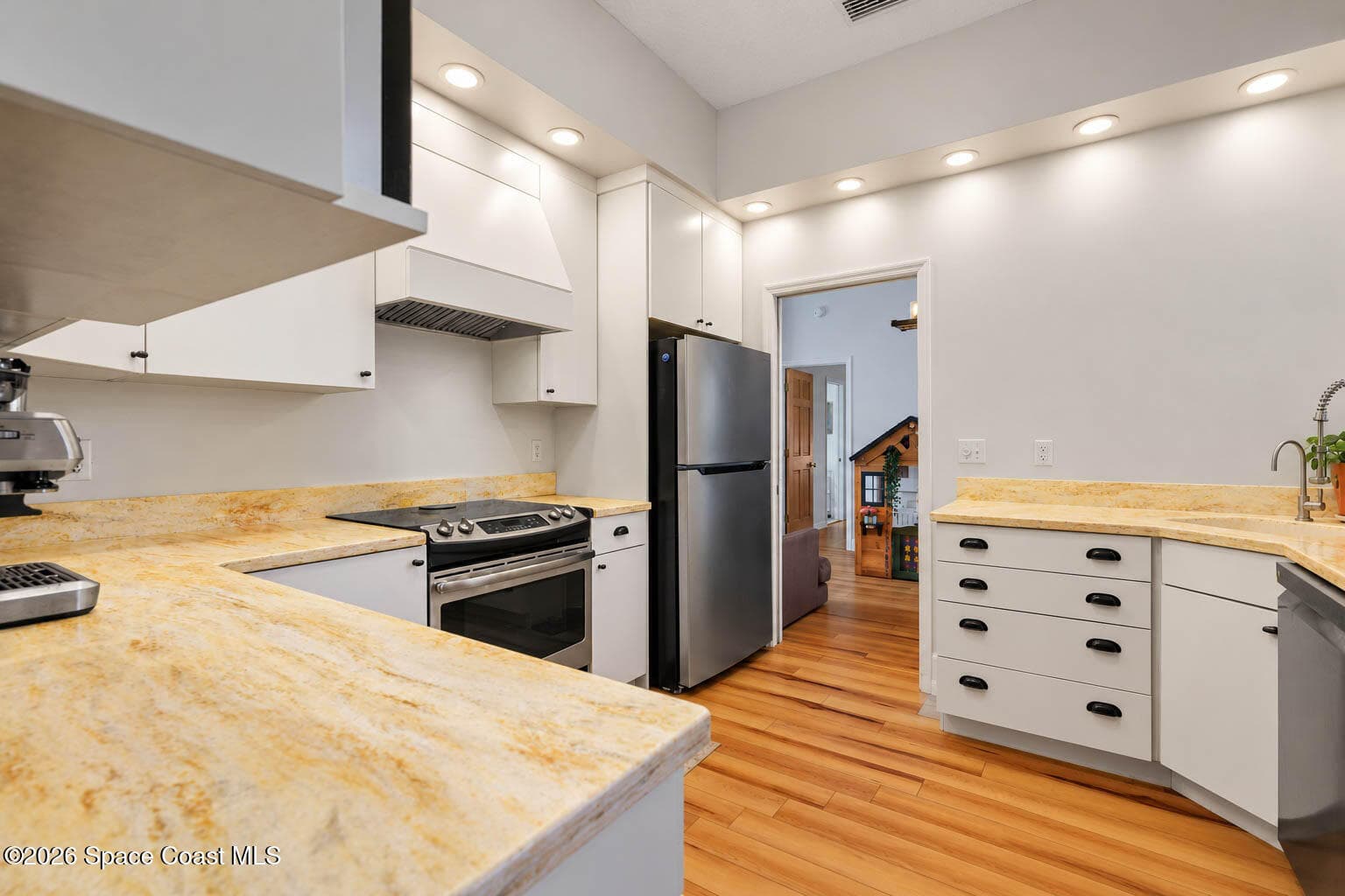 380 Lakeview Drive photo 15