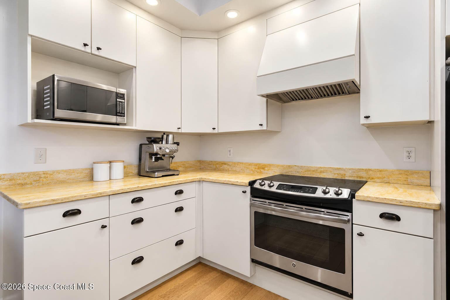 380 Lakeview Drive photo 14