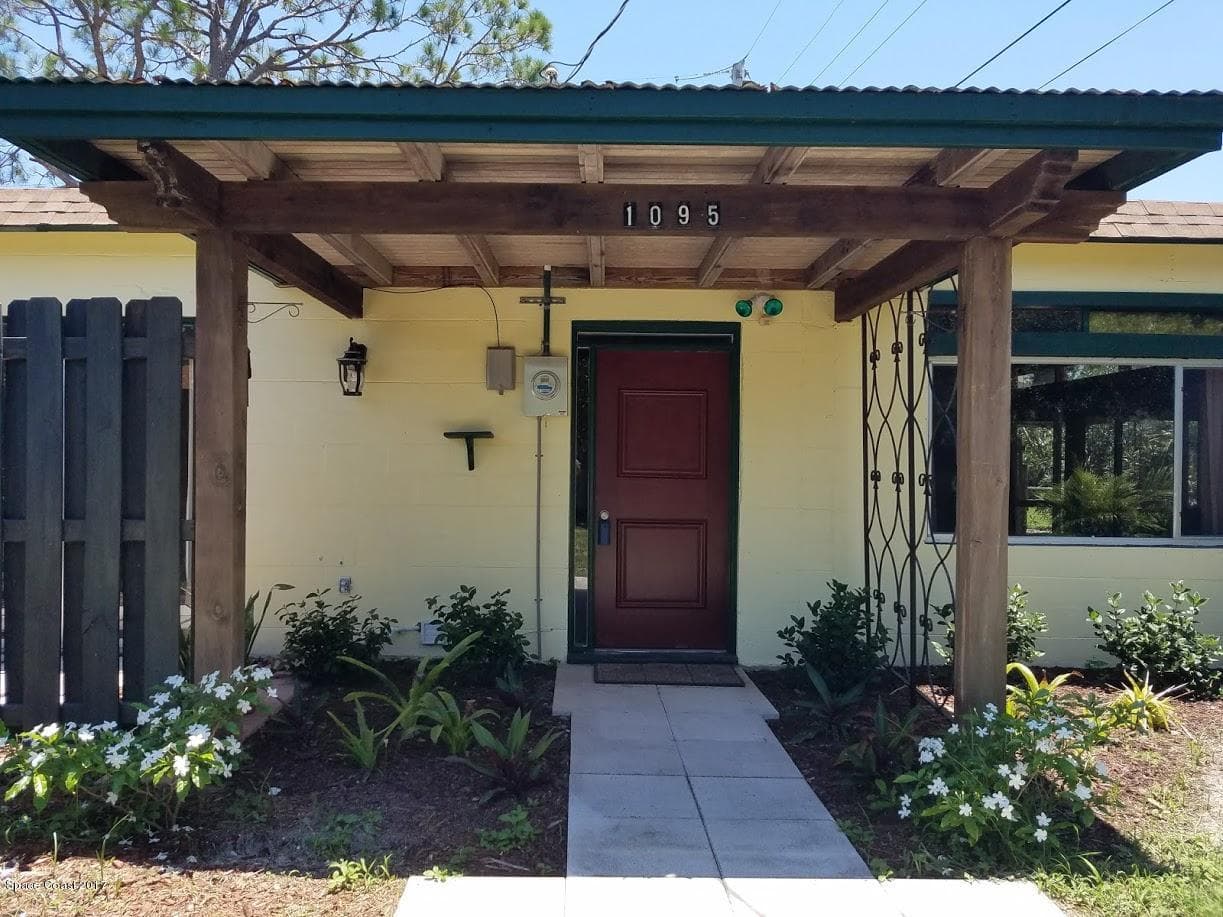 1095 Newfound Harbor Drive photo 1