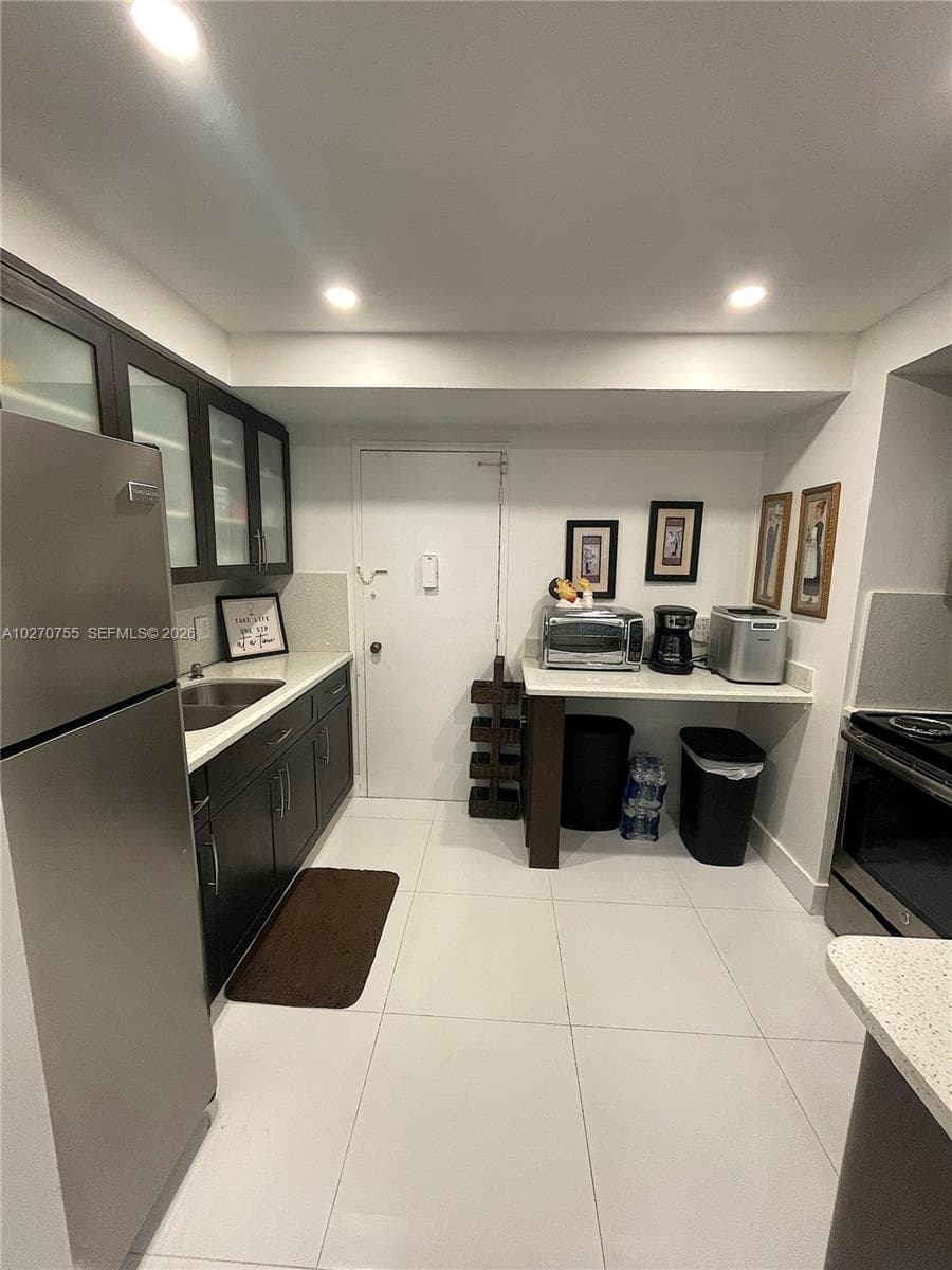 3505 S OCEAN DR 1111 photo 2