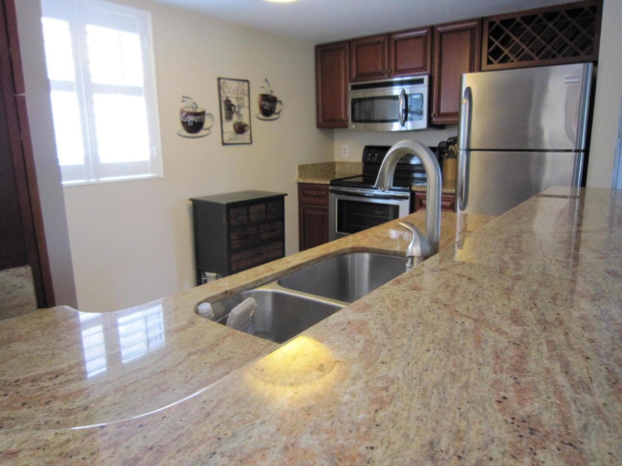 1060 Lake Shore Drive 206 photo 2