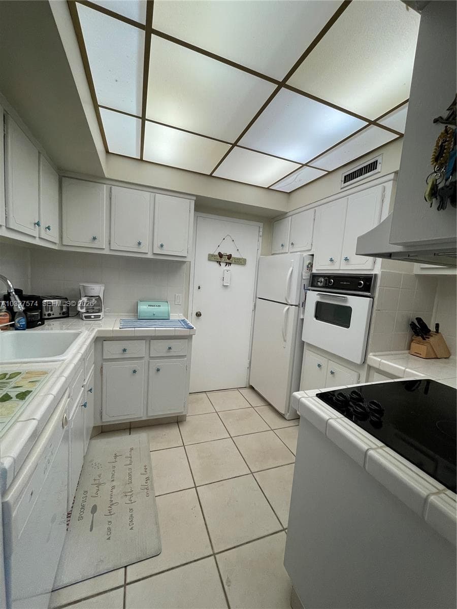 3505 S Ocean Dr 921 photo 2