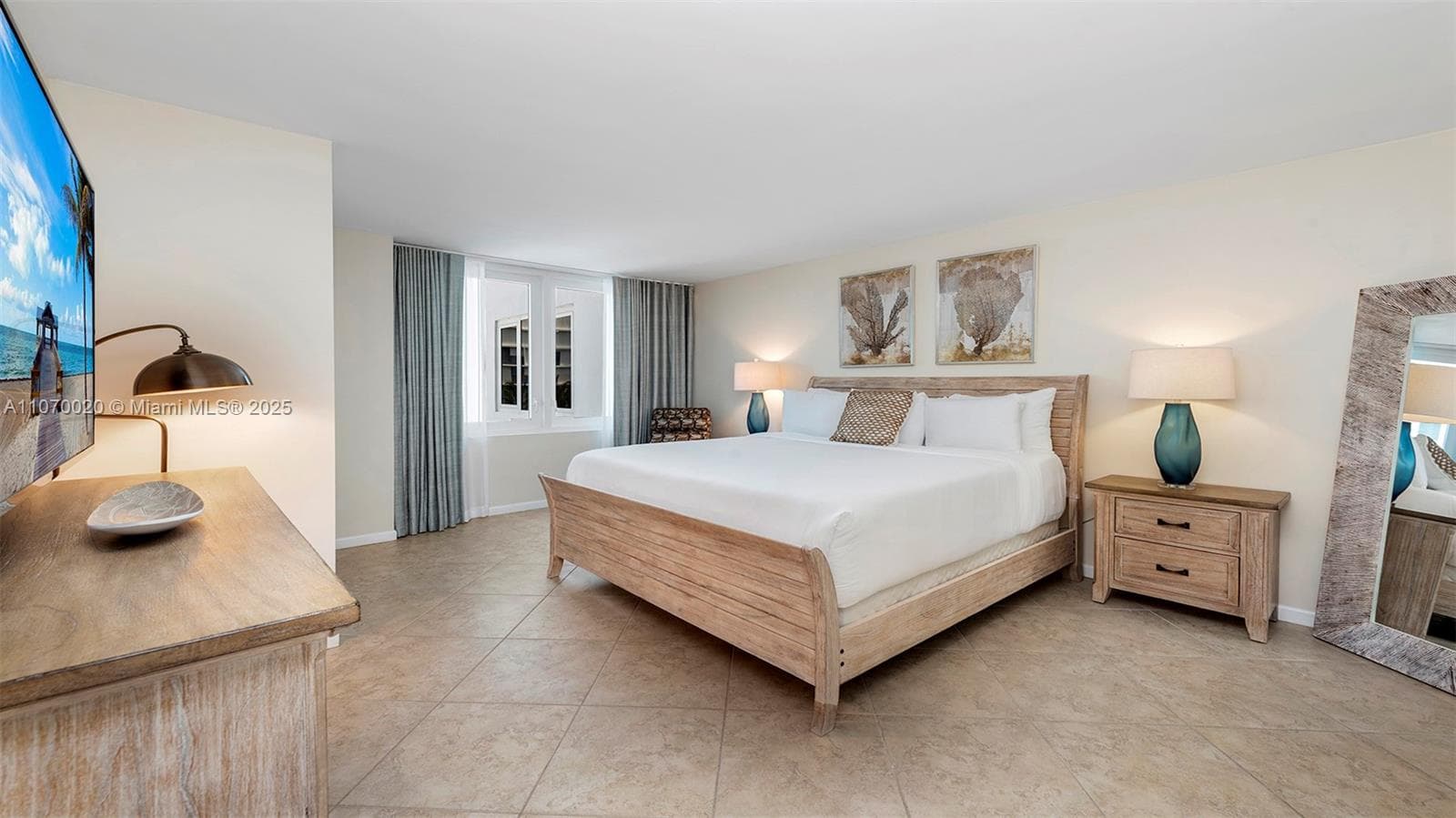2301 Collins Ave 301 photo 13