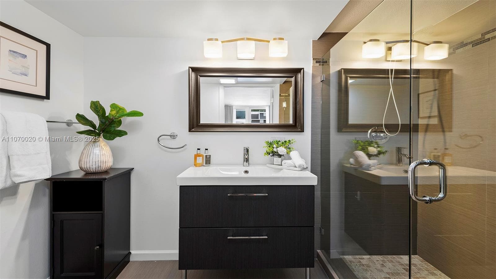 2301 Collins Ave 301 photo 16