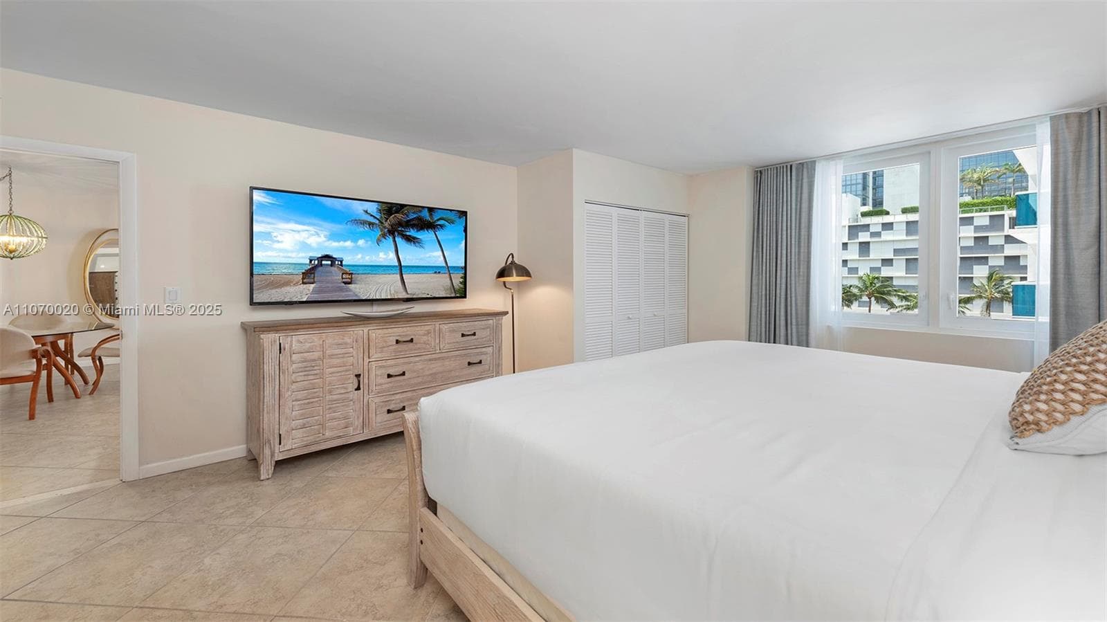 2301 Collins Ave 301 photo 3
