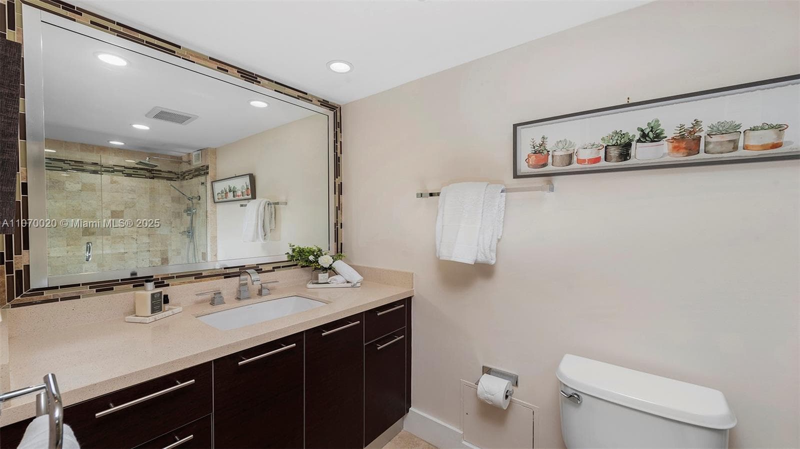 2301 Collins Ave 301 photo 11