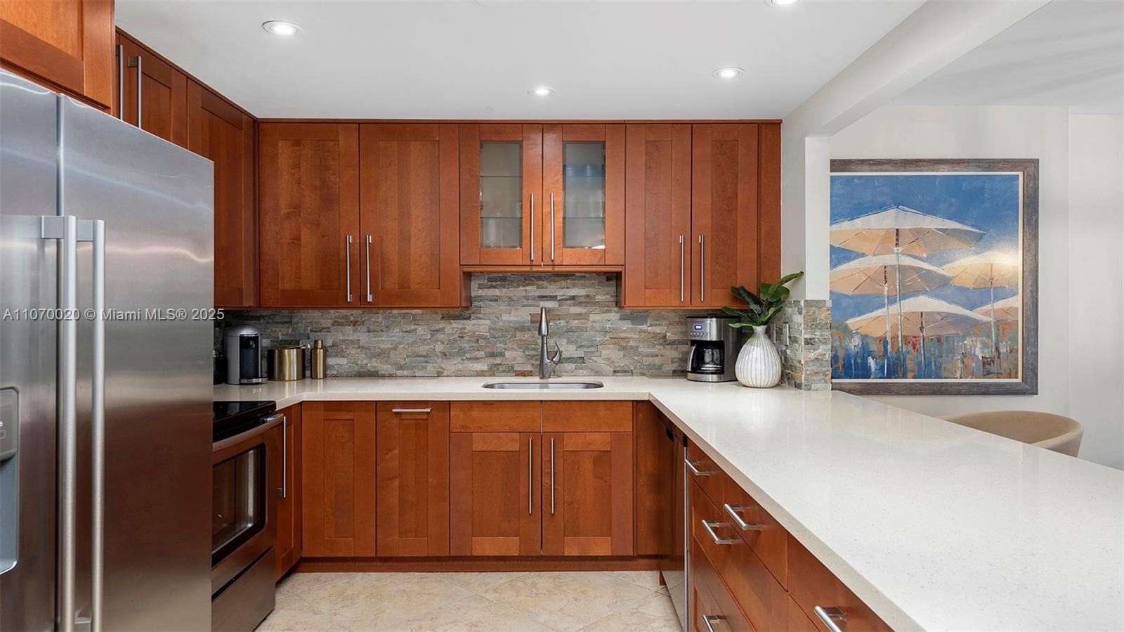 2301 Collins Ave 301 photo 4