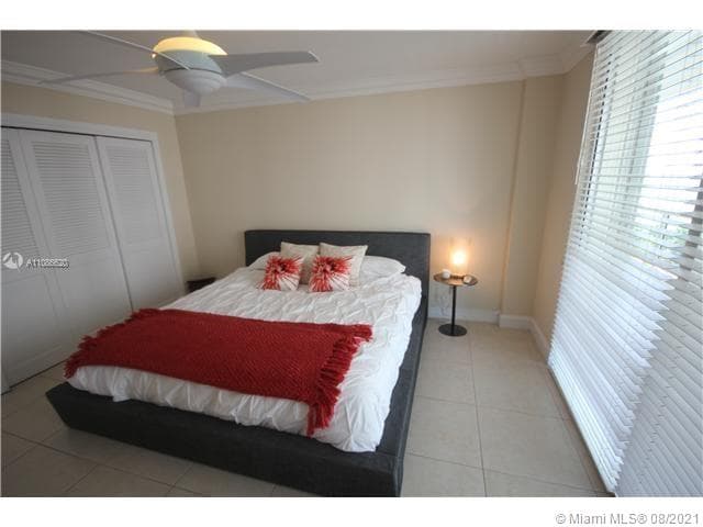 5151 COLLINS AV 1030 photo 14