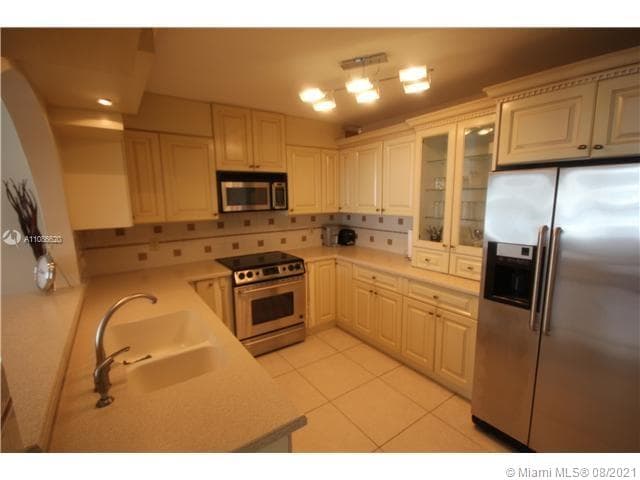 5151 COLLINS AV 1030 photo 11