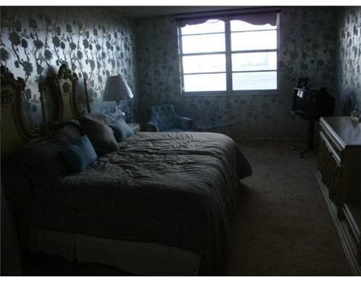 251 174 Street 1218 photo 7