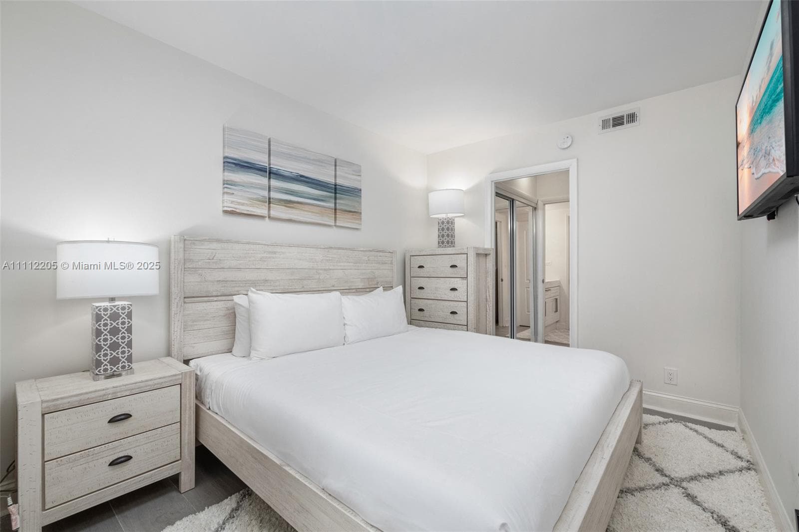 2301 Collins Ave 328 photo 2