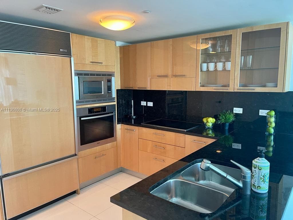 6801 Collins Ave C1115 photo 3