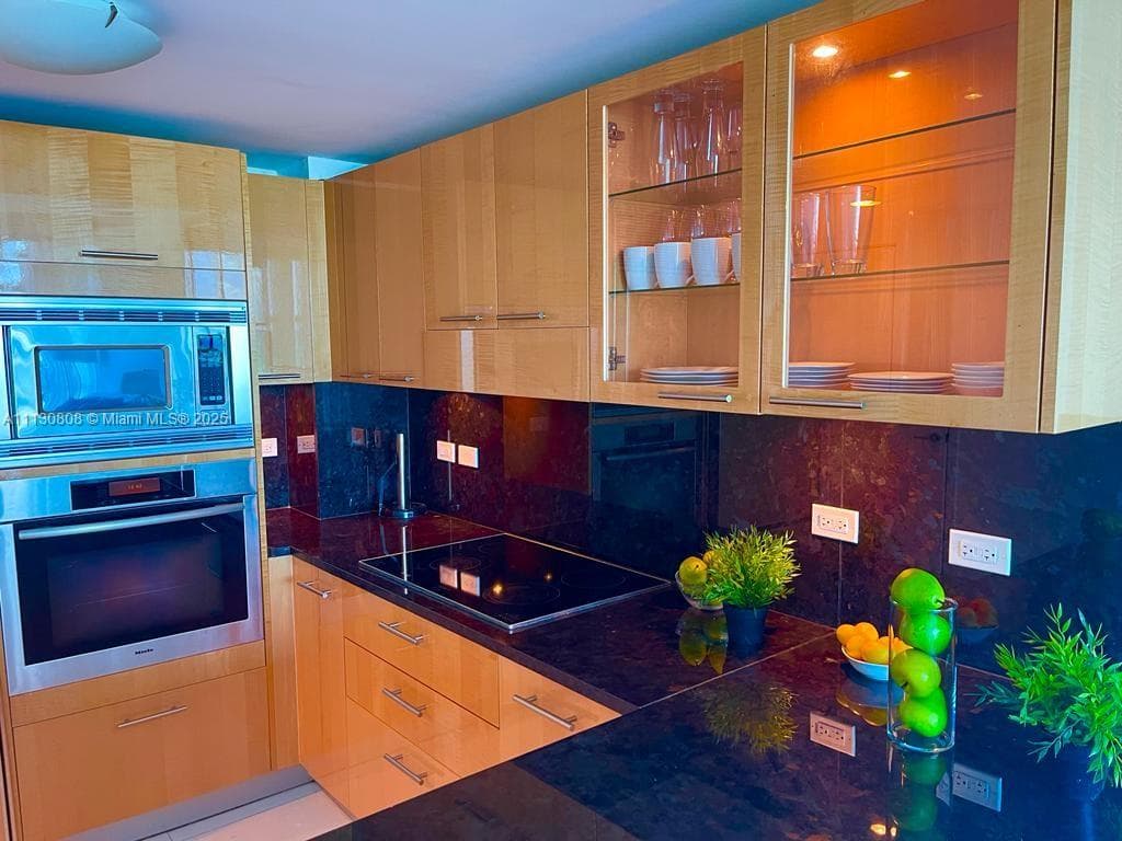 6801 Collins Ave C1115 photo 19