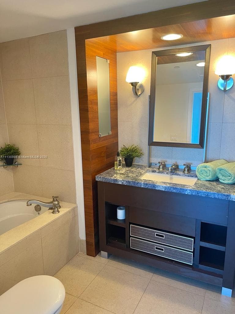 6801 Collins Ave C1115 photo 8