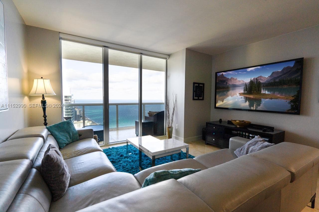 1830 OCEAN DR 4710 photo 23