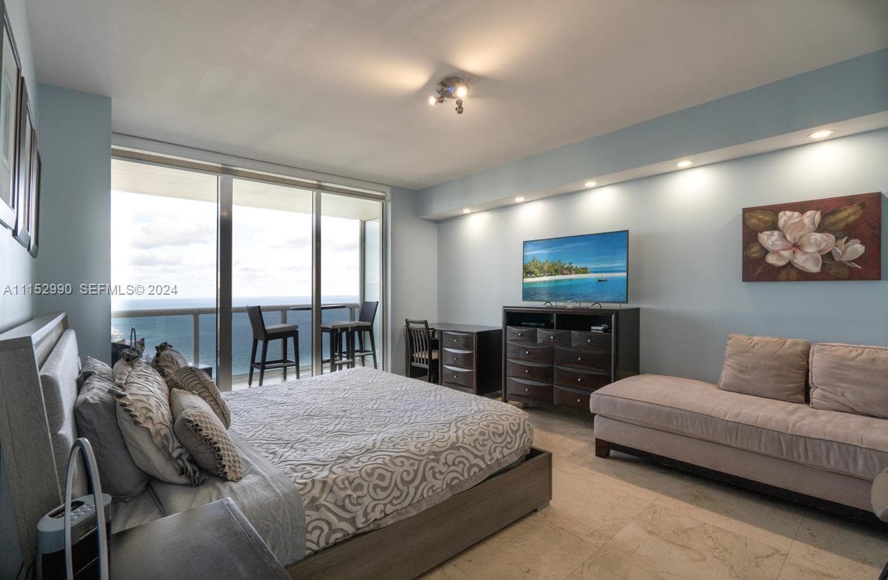 1830 OCEAN DR 4710 photo 17