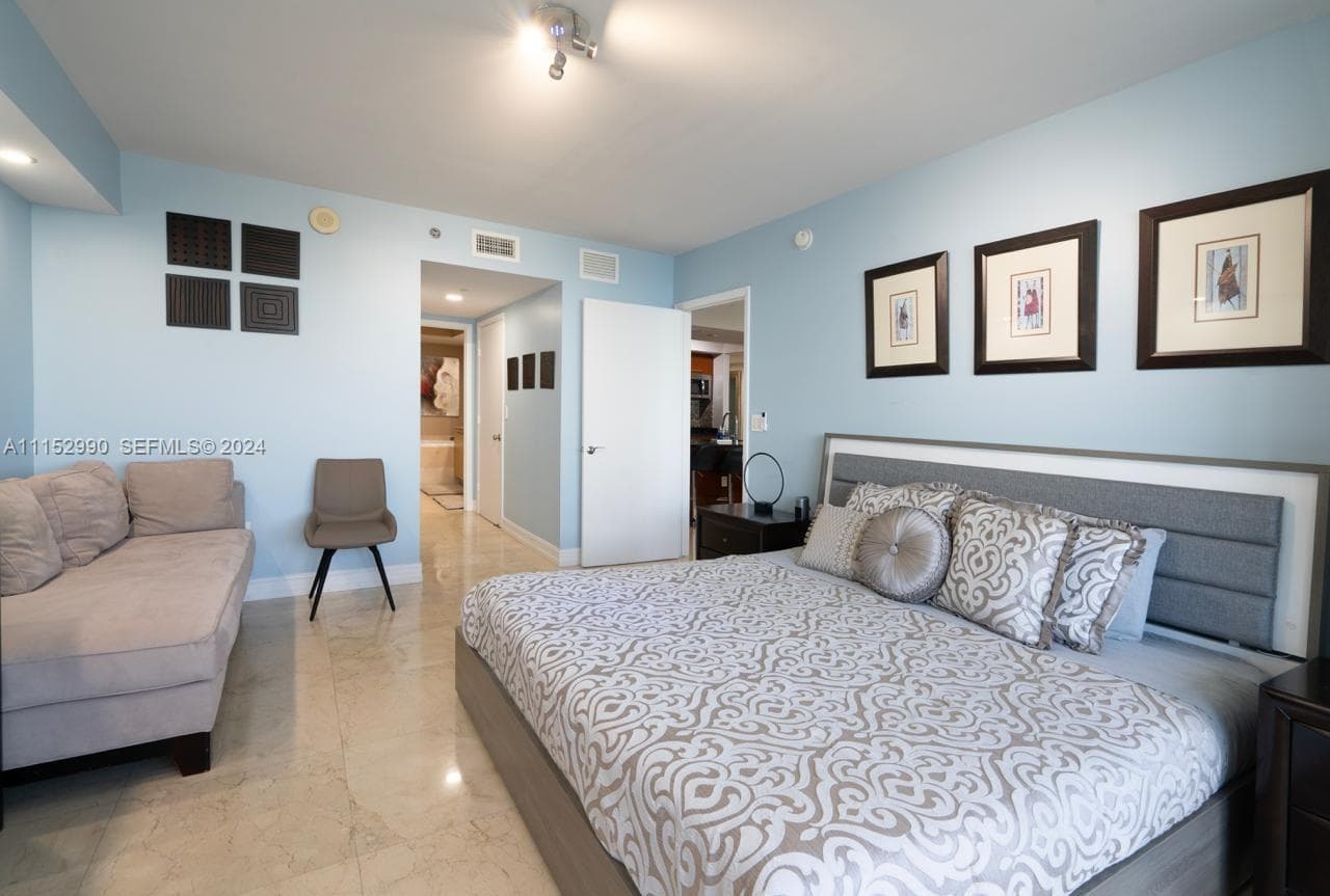 1830 OCEAN DR 4710 photo 16