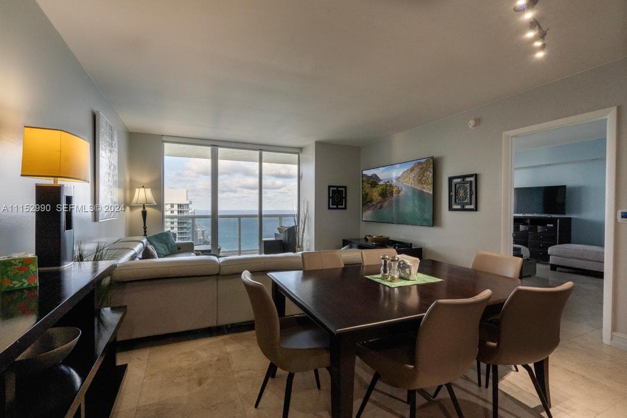 1830 OCEAN DR 4710 photo 22