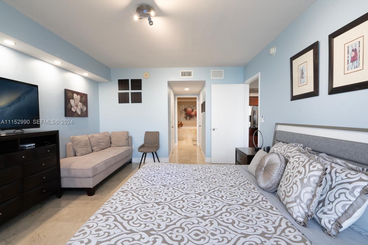 1830 OCEAN DR 4710 photo 15