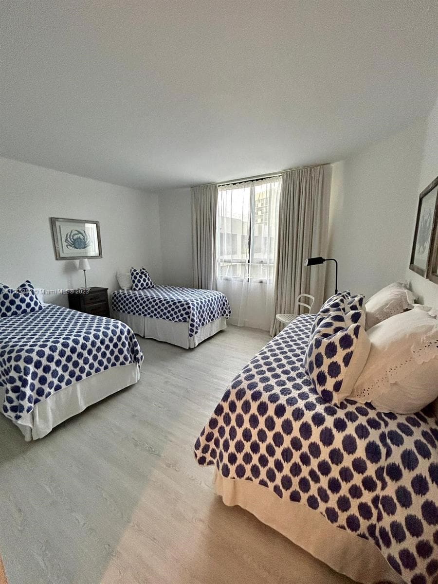101 Crandon Blvd 473 photo 17