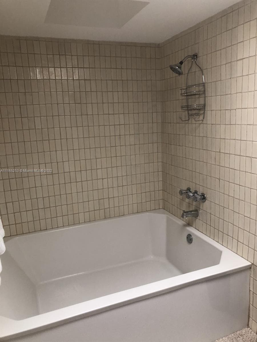 101 Crandon Blvd 473 photo 22