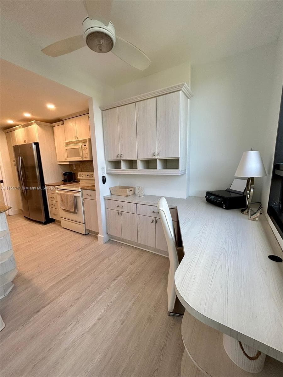 101 Crandon Blvd 473 photo 24