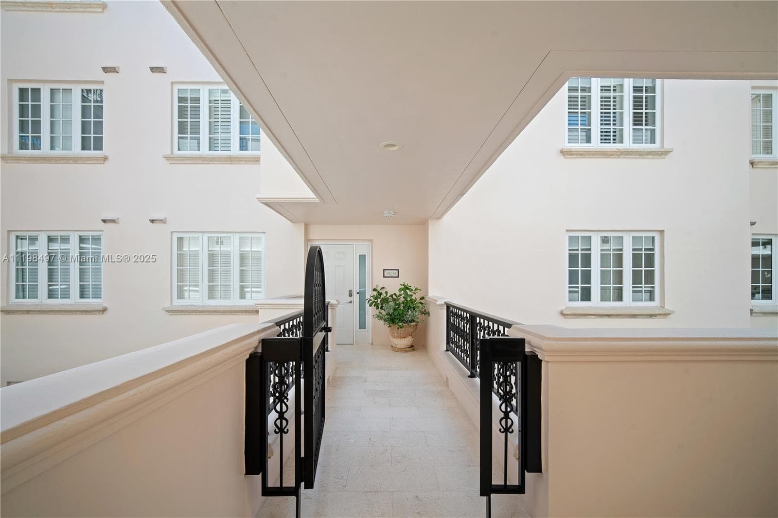 19234 Fisher Island Dr 19234 photo 3