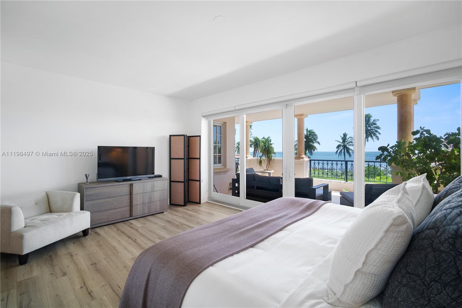 19234 Fisher Island Dr 19234 photo 24