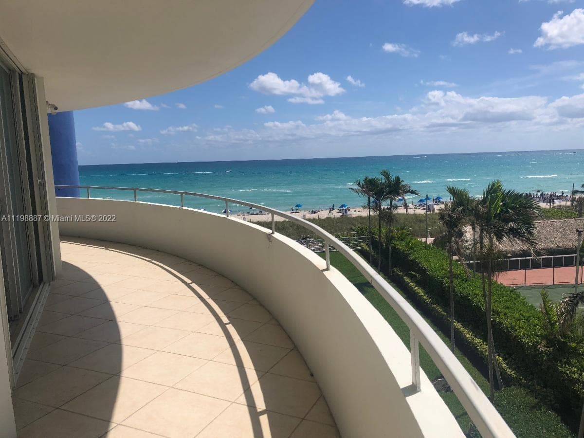 5151 Collins Ave 531 photo 2