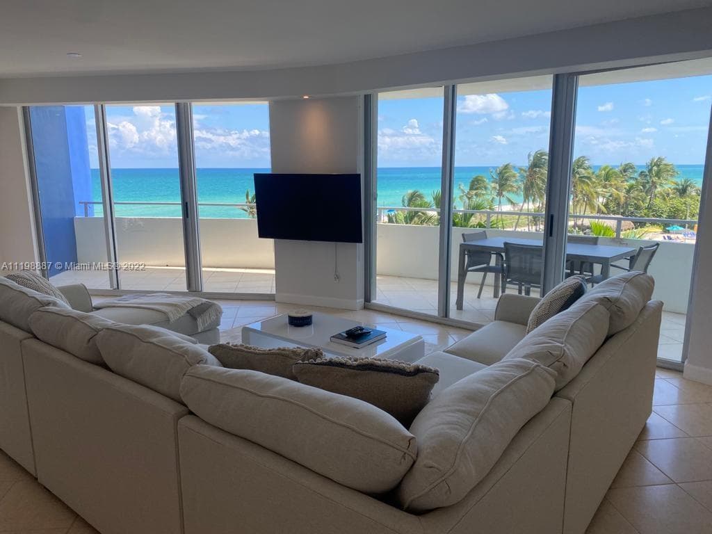 5151 Collins Ave 531 photo 3
