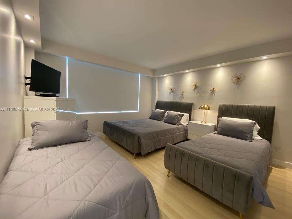 5151 Collins Ave 531 photo 11