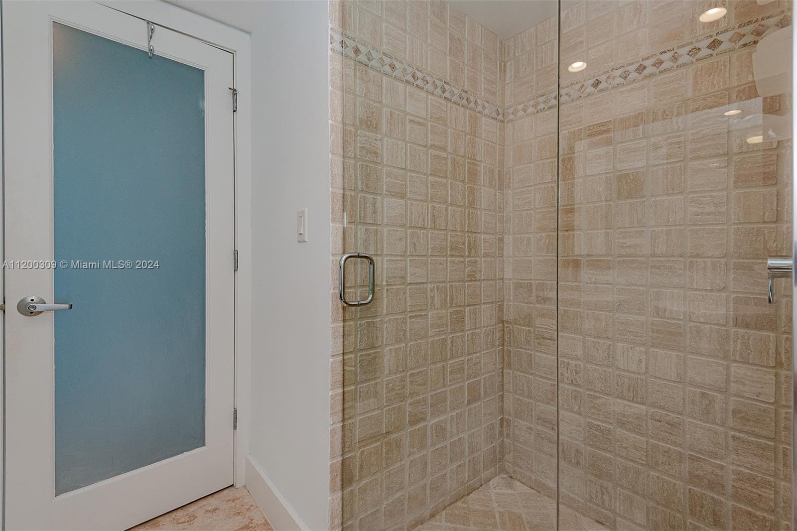 2301 Collins Ave 1506 photo 22