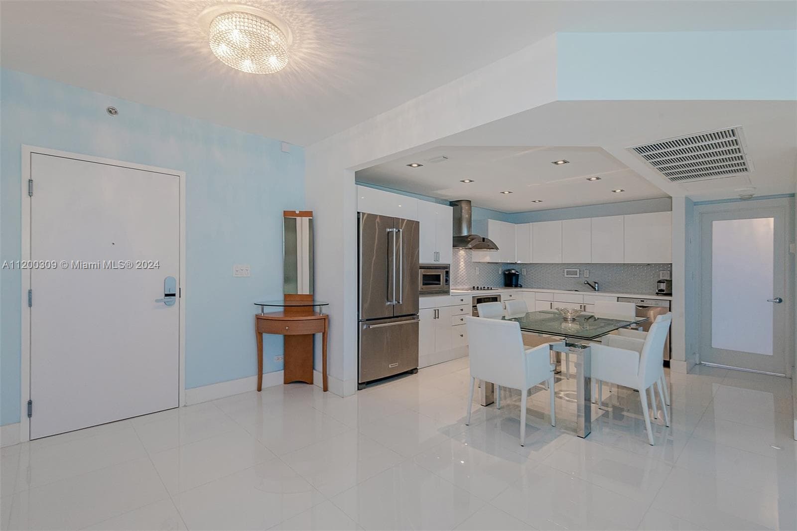 2301 Collins Ave 1506 photo 20