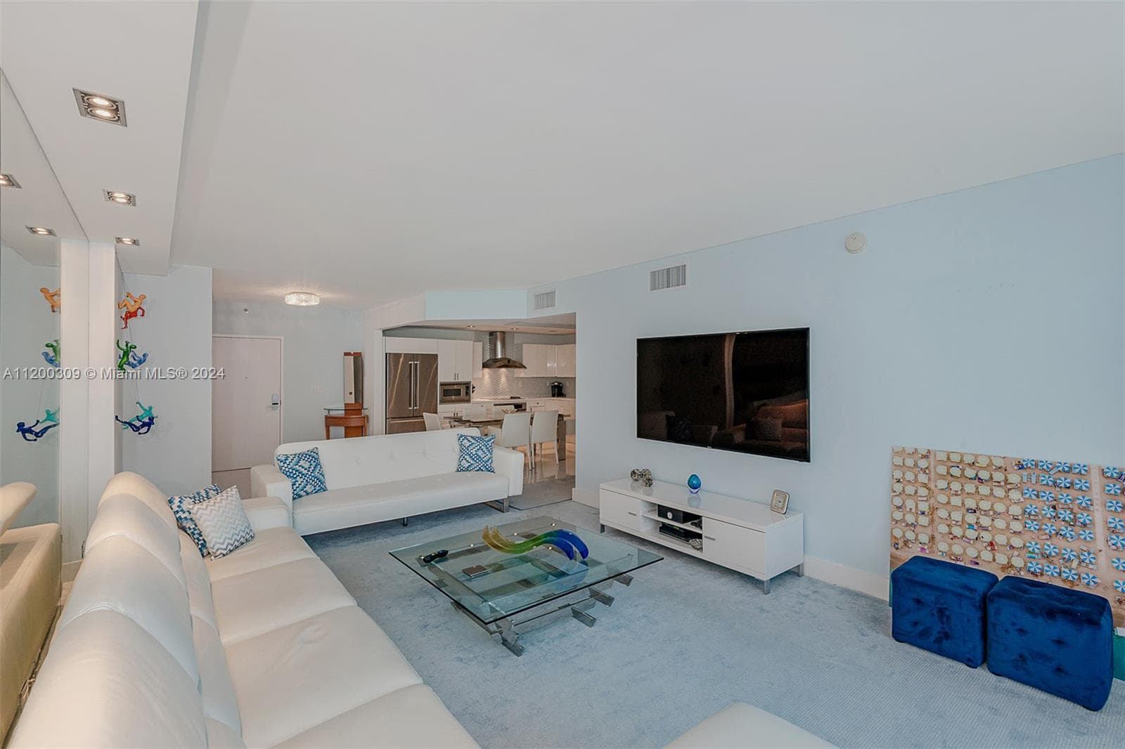 2301 Collins Ave 1506 photo 9