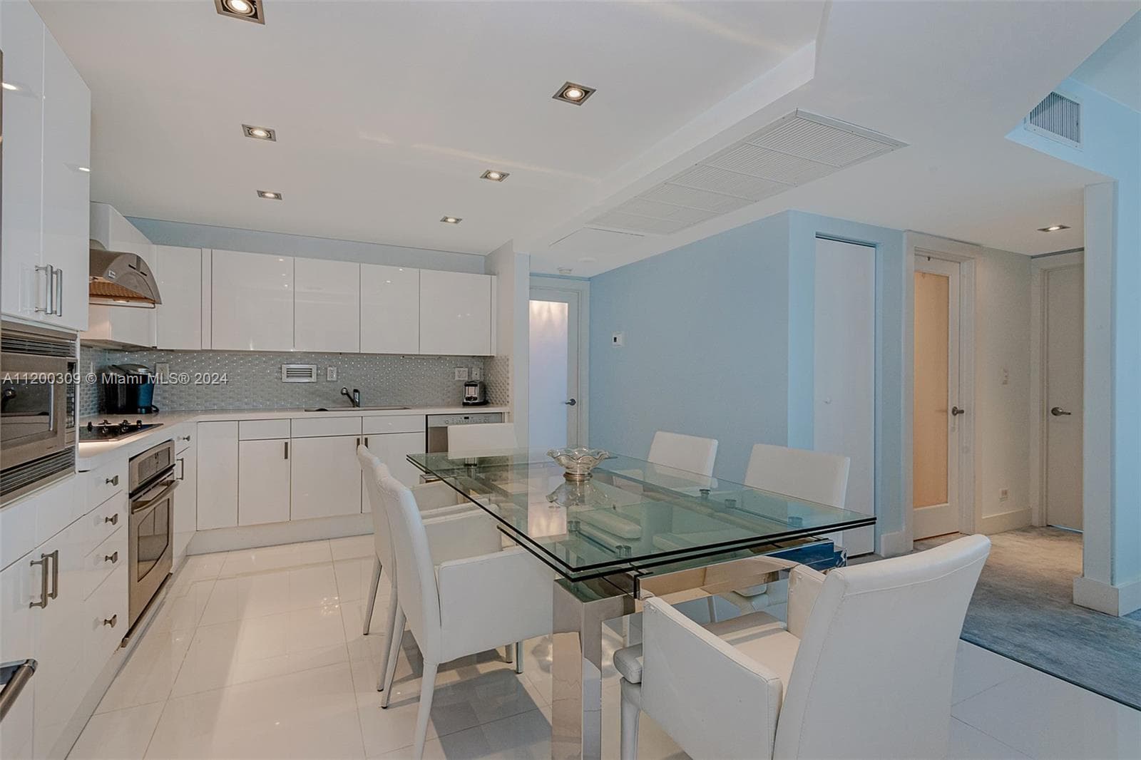 2301 Collins Ave 1506 photo 19