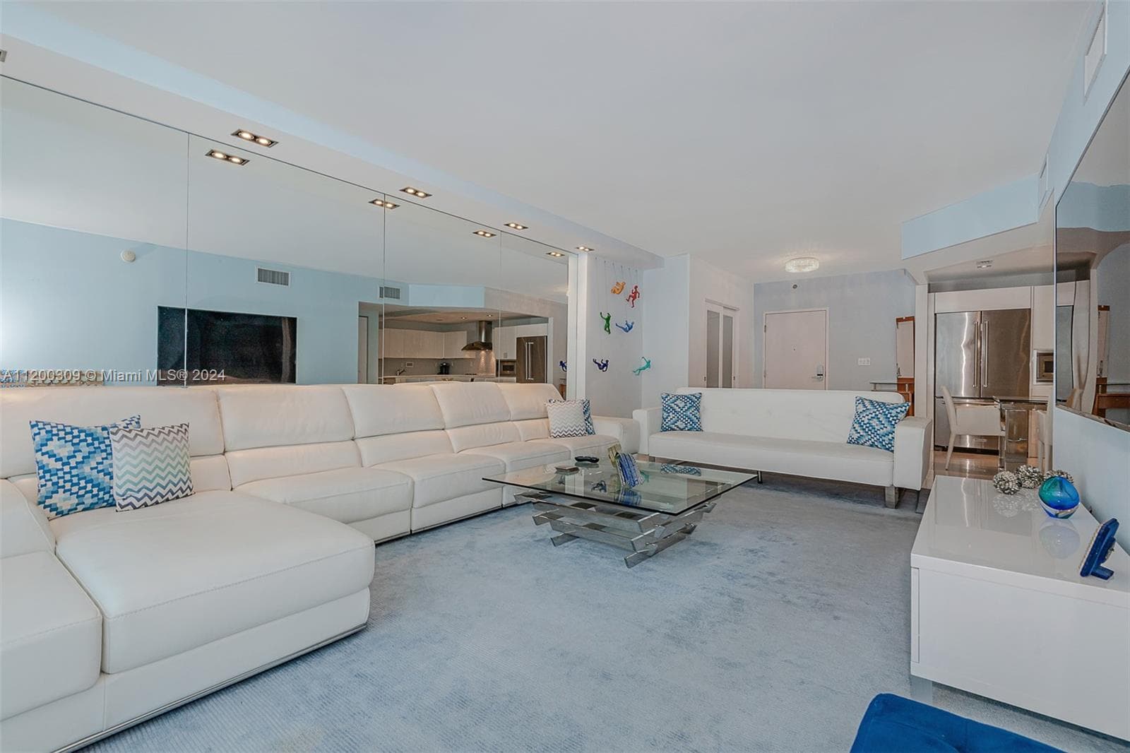 2301 Collins Ave 1506 photo 8
