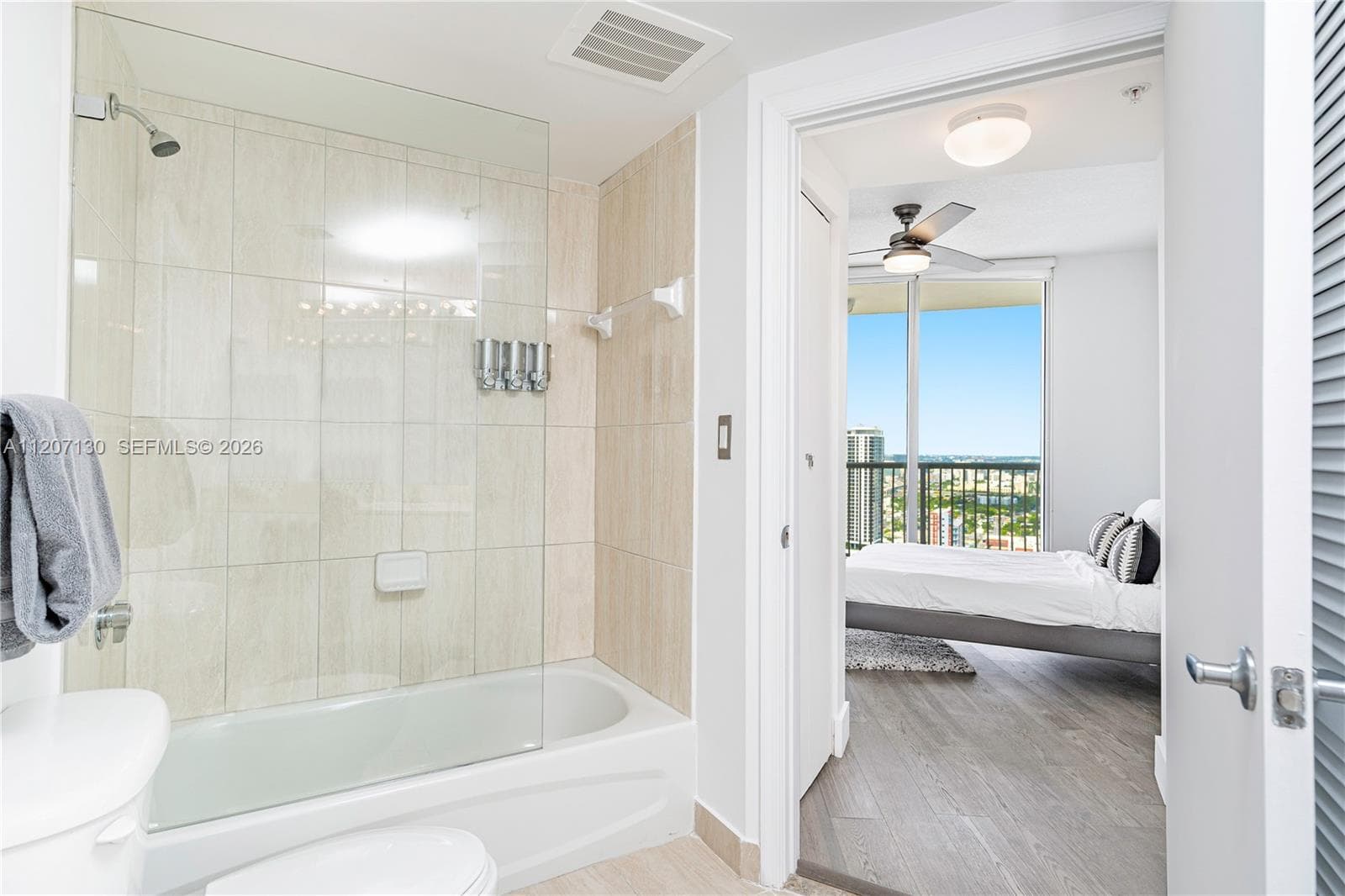 1750 N Bayshore Dr 3914 photo 22