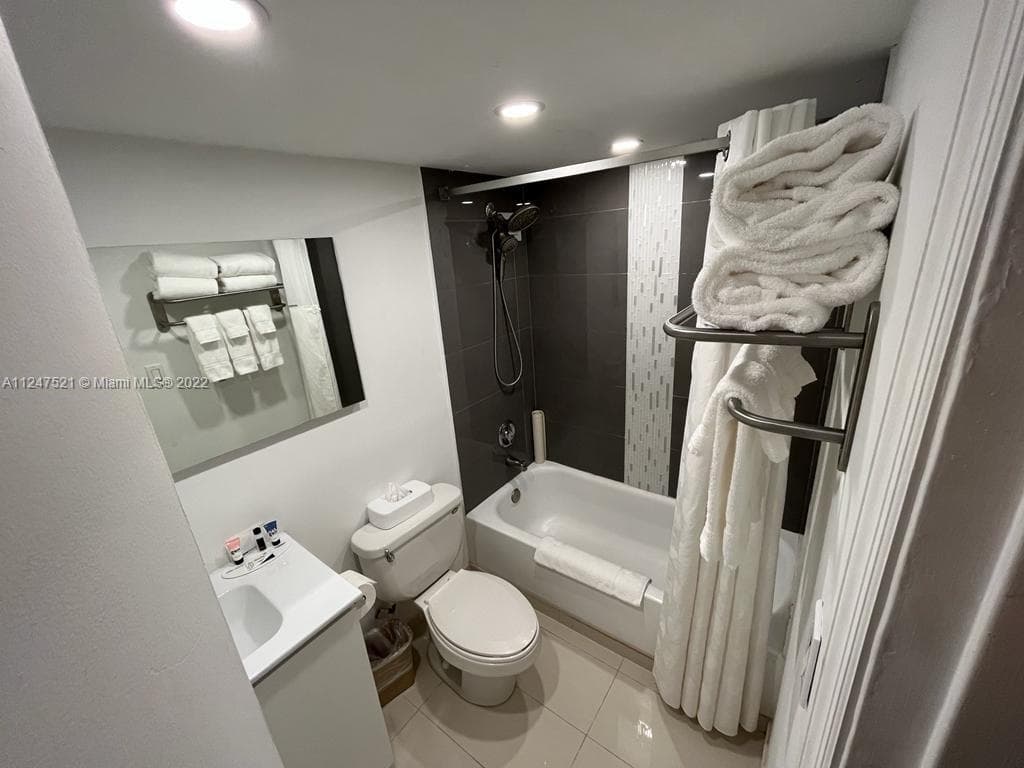 19201 Collins Ave 218 photo 5