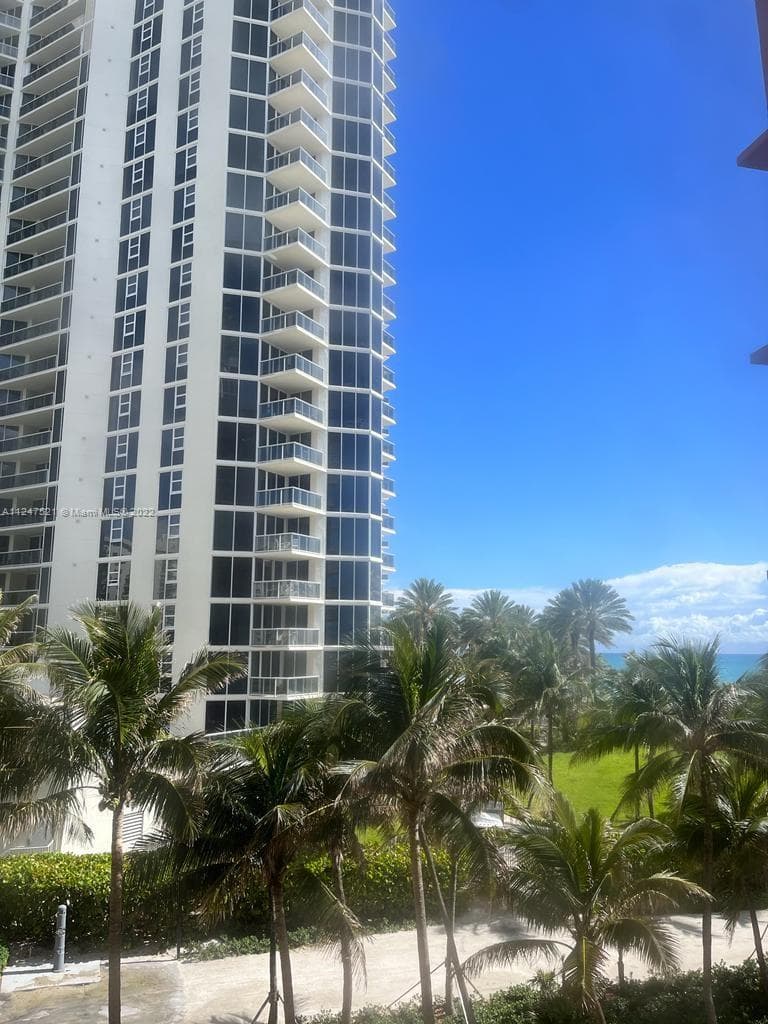 19201 Collins Ave 218 photo 9