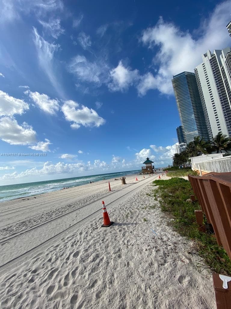 19201 Collins Ave 218 photo 11
