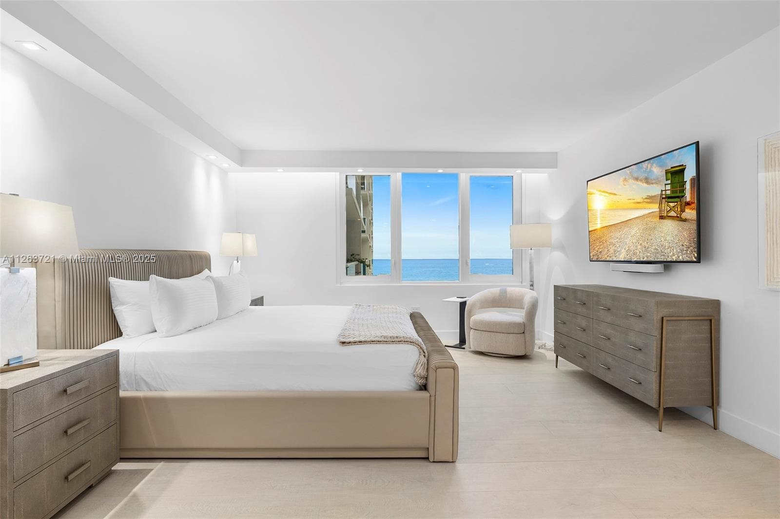 2301 Collins Ave 641 photo 3