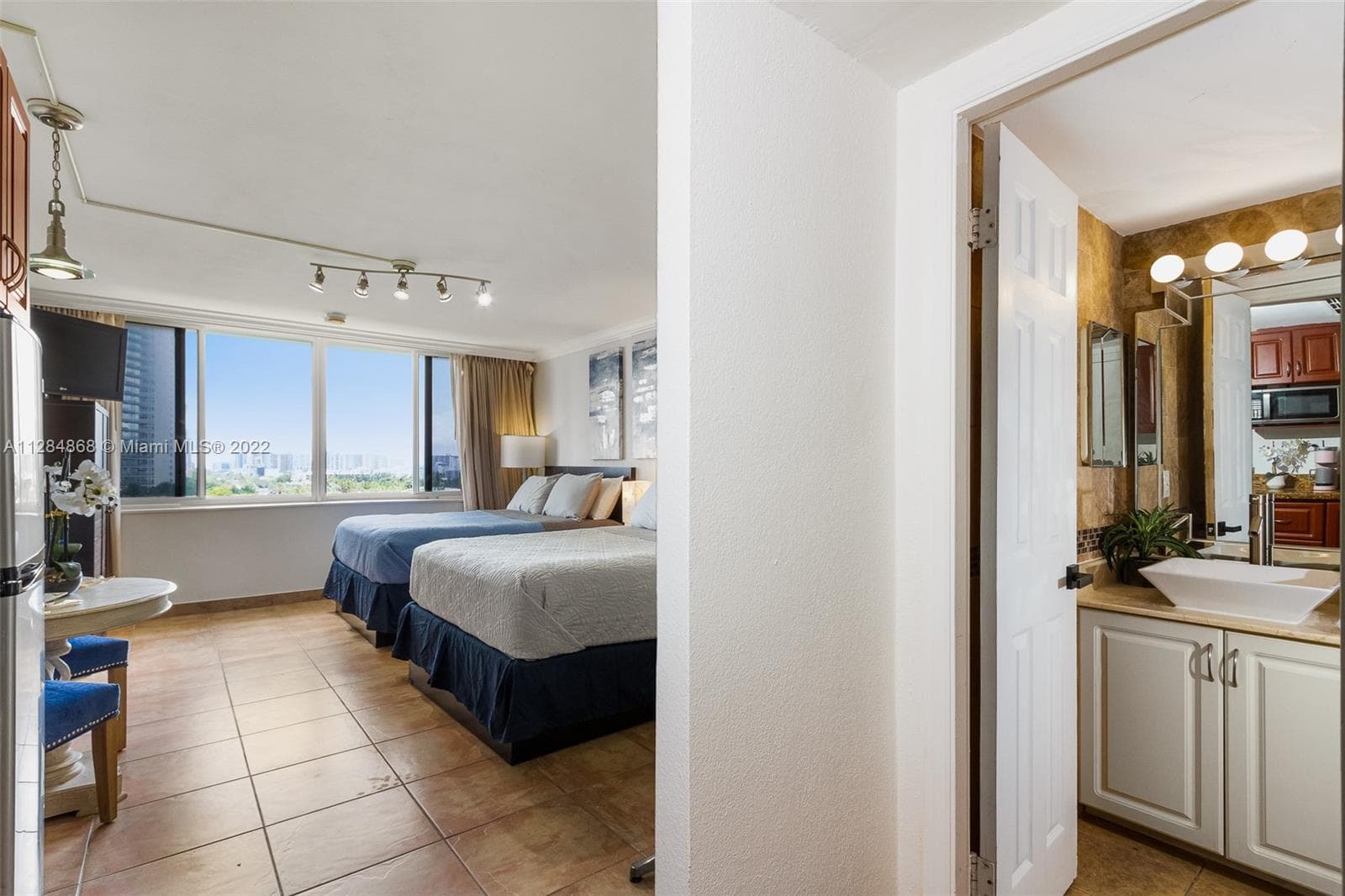 19201 Collins Ave 641 photo 13