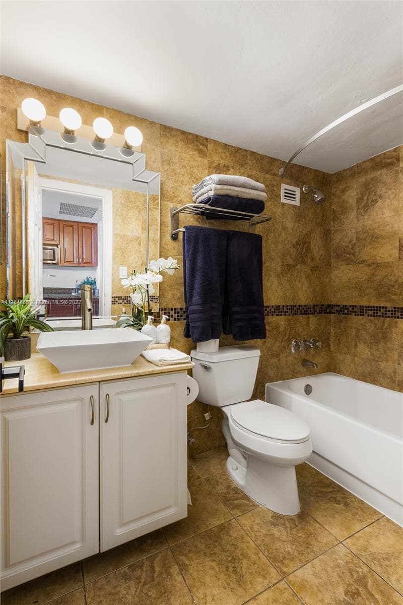 19201 Collins Ave 641 photo 15