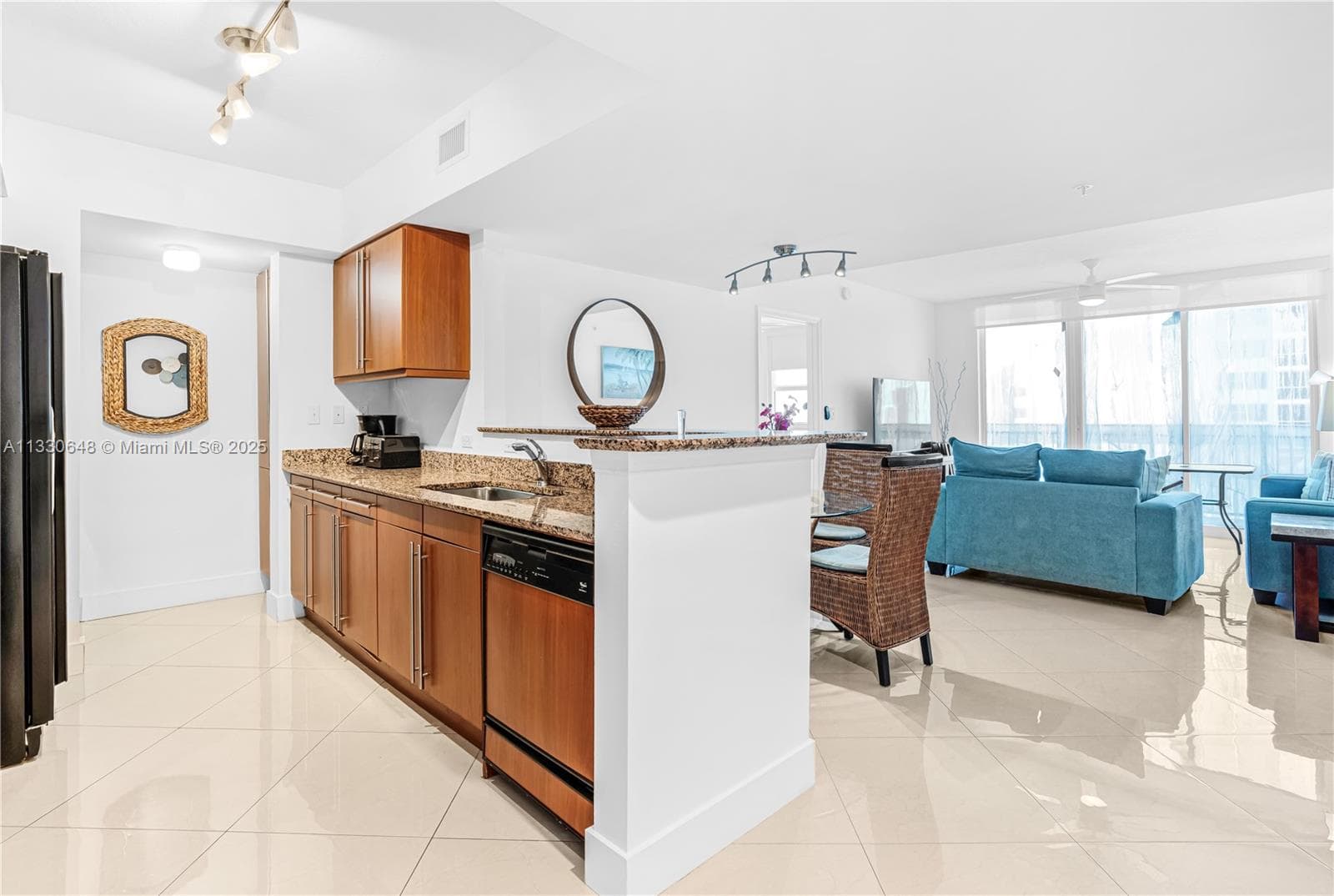 2080 S Ocean Dr, 1507. photo 1