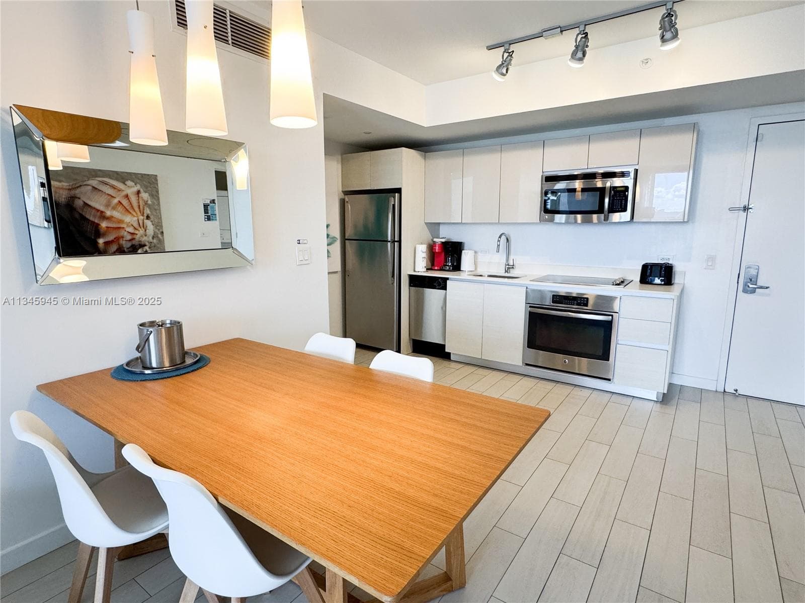 2602 E HALLANDALE BEACH BLVD R1409 photo 4
