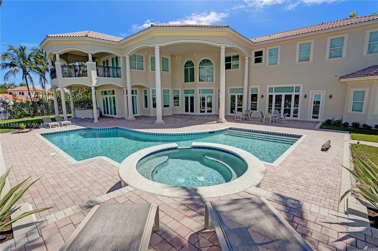 1130 Harbor Ct photo 5