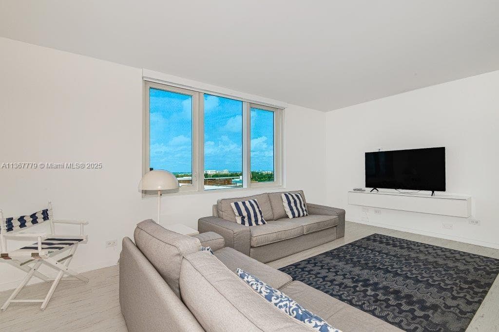 2301 Collins Ave 1032 photo 5